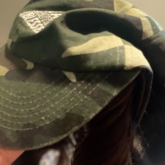 Camo baseball cap wig - Picture 3 of 5